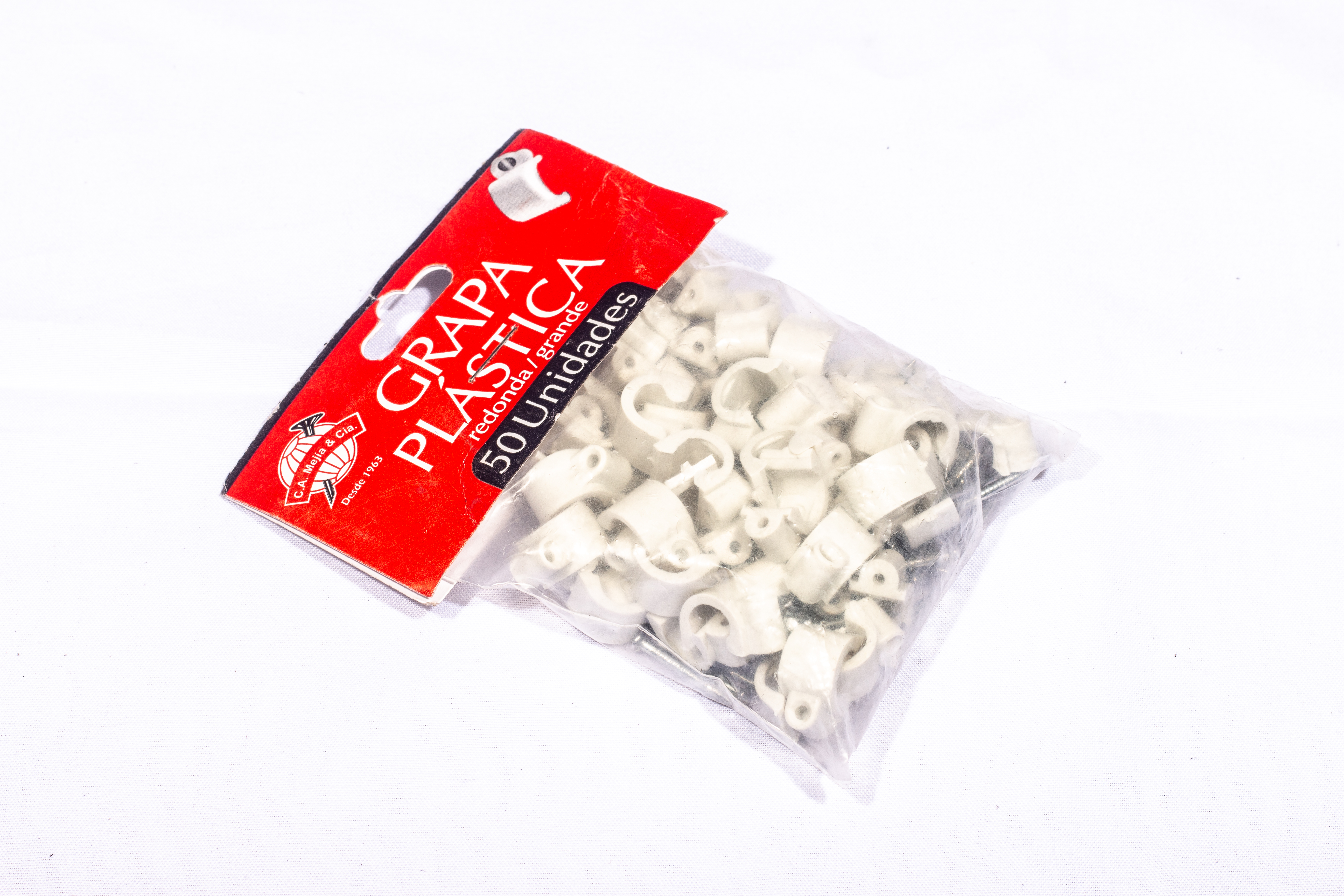 GRAPAS PLASTICAS REDONDA GRANDE BLANCA (20X50)